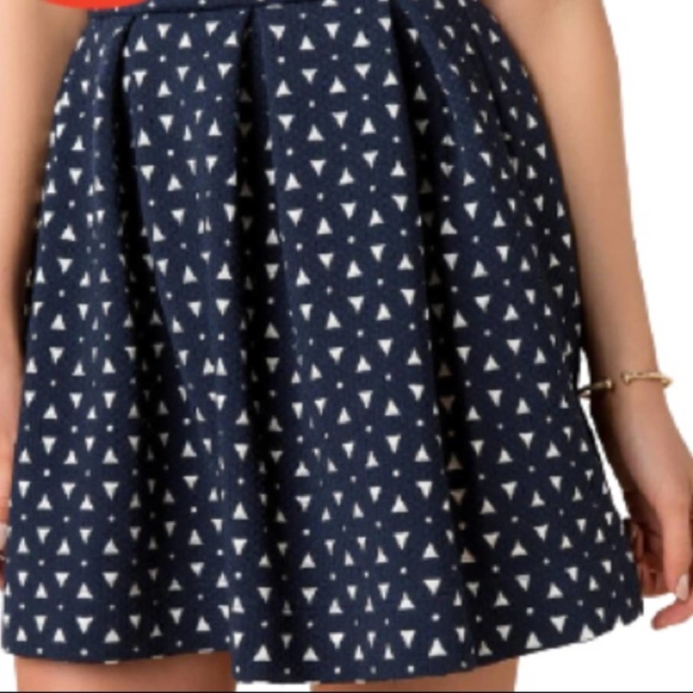 Francesca’s Ayla  Navy Triangle Scalloped Waist Skirt Size Large - Picture 6 of 13